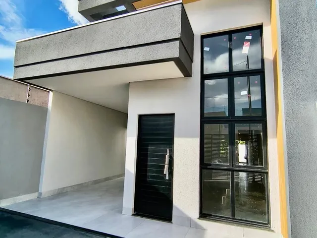 Imagem: A casa possui 3 Dormitórios, 1 Suíte, 2 Banheiros, 2