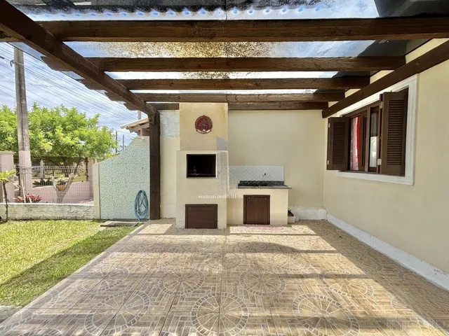 Imagem 2: Casa à venda em Nova Tramandaí com 2 dormitórios (1 suíte), forro em laje!