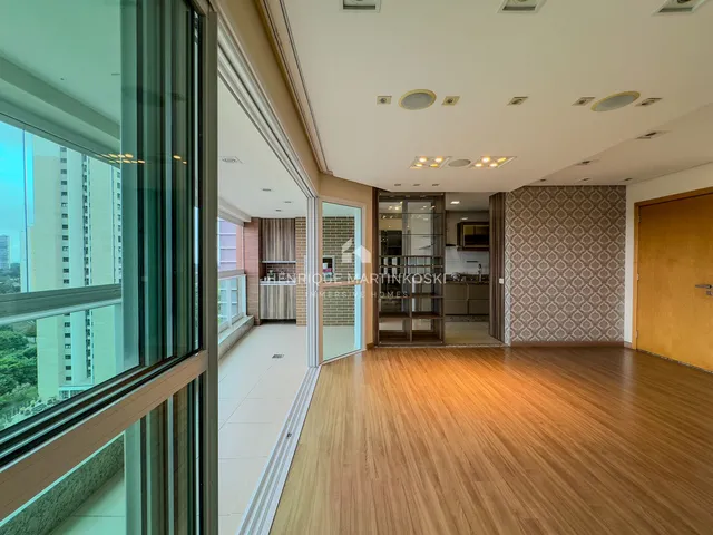 Imagem 3: Apartamento com 3 suítes e duas vagas. Andar alto e Churrasqueira na Varanda