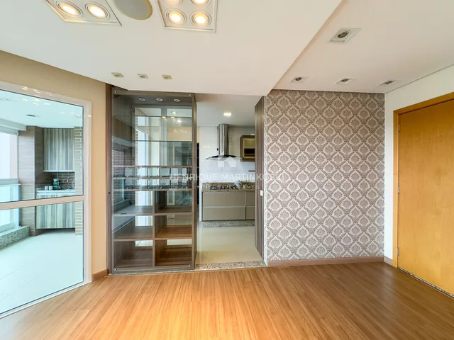 Imagem 2: Apartamento com 3 suítes e duas vagas. Andar alto e Churrasqueira na Varanda