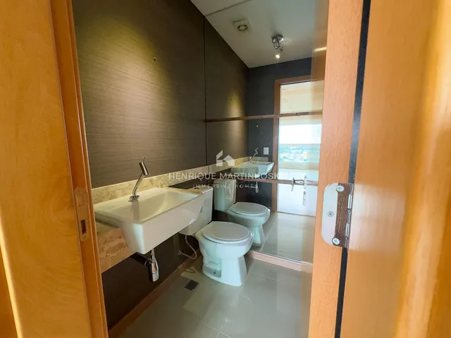 Imagem 7: Apartamento com 3 suítes e duas vagas. Andar alto e Churrasqueira na Varanda