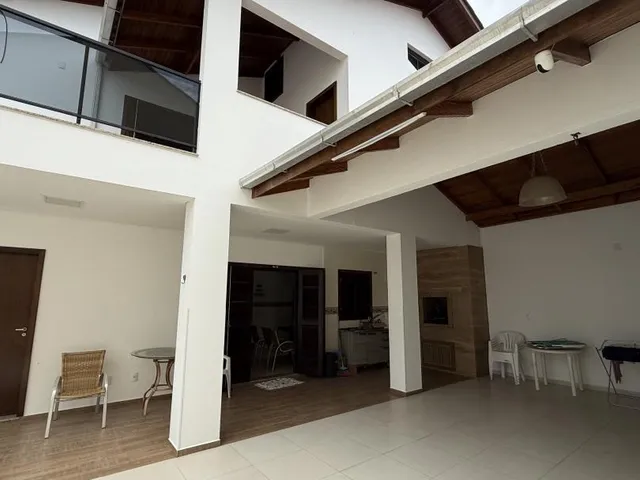 Imagem 8: Casa a 120m do mar com 3 quartos (2 suítes), 209m² de área construída e 251m² de
