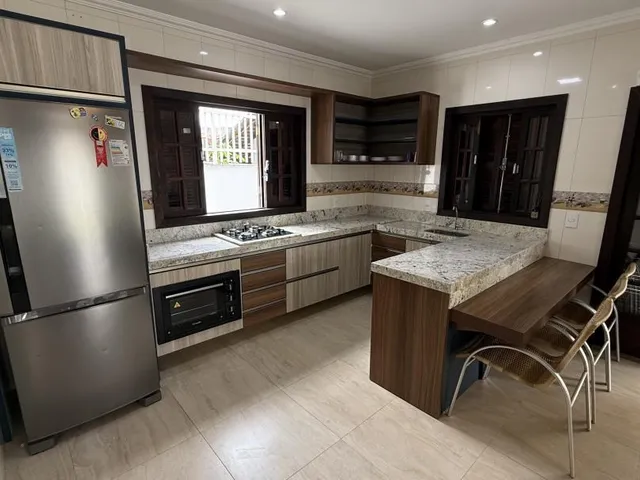Imagem 6: Casa a 120m do mar com 3 quartos (2 suítes), 209m² de área construída e 251m² de