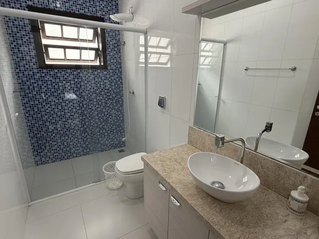 Imagem 2: Casa a 120m do mar com 3 quartos (2 suítes), 209m² de área construída e 251m² de