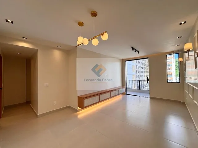 Imagem: O apartamento possui 2 Dormitórios, 1 Suíte, 2 Banheiros,
