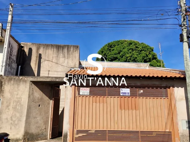 Imagem: A casa possui 2 Dormitórios, 1 Suíte, 1 Banheiro, 2 Vagas
