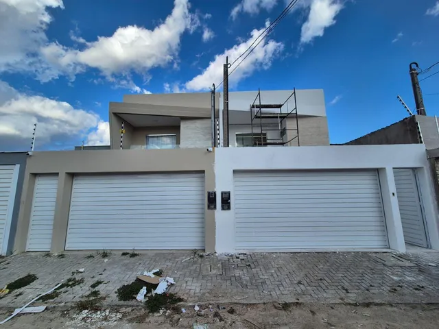 Imagem: A casa possui 4 Dormitórios, 3 Suítes, 4 Banheiros, 2
