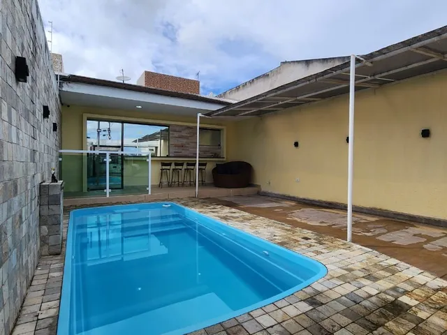 Imagem: Casa de 03 quartos, com piscina a Venda