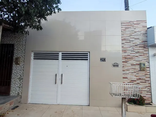 Imagem: A casa possui 2 Dormitórios, 1 Suíte, 2 Banheiros, 1 Vaga