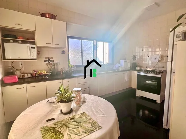 Imagem 8: Apartamento central com 3 quartos, suíte, salas amplas, lavabo e móveis planejad