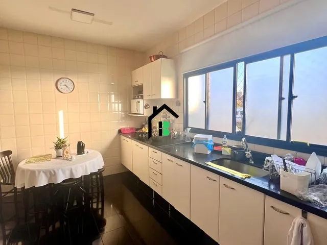 Imagem 12: Apartamento central com 3 quartos, suíte, salas amplas, lavabo e móveis planejad