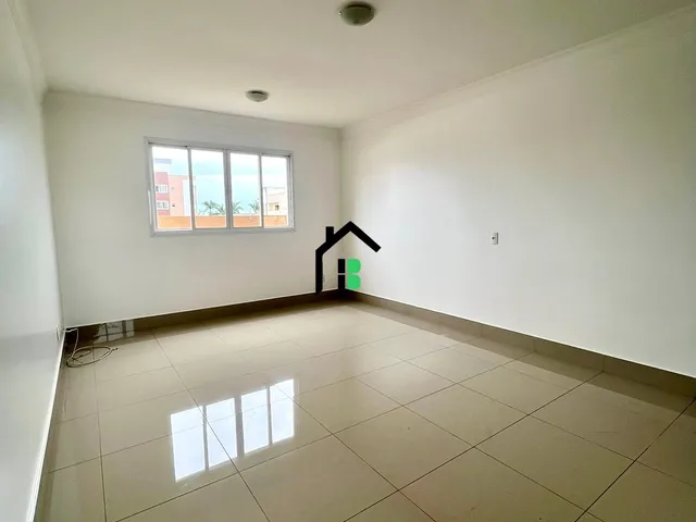 Imagem 5: Apartamento central com 3 quartos, suíte e sacada