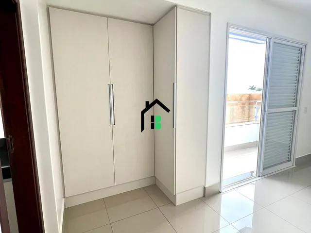 Imagem 2: Apartamento central com 3 quartos, suíte e sacada