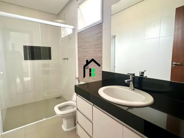 Imagem 6: Apartamento central com 3 quartos, suíte e sacada