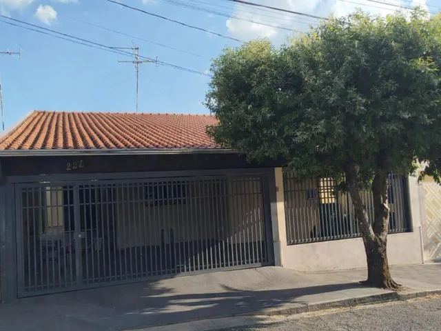 Imagem: Casa a Venda na Rua Getúlio Vargas em Lins