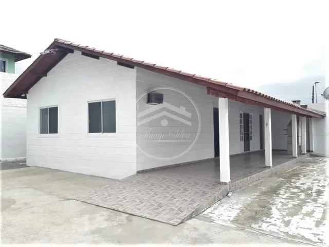 Imagem: A casa possui 3 Dormitórios, 1 Banheiro, 2 Vagas na