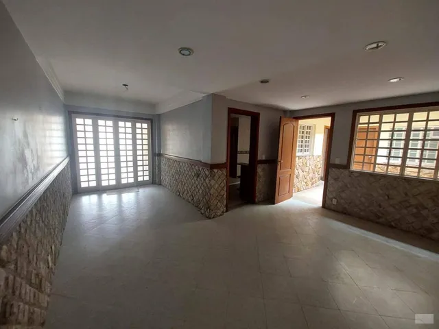 Imagem: Casa 5 Quartos (2 Suítes), 2 Salões. Cond