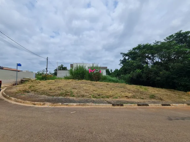 Imagem: O terreno possui 250m² de Área Privada e está localizado