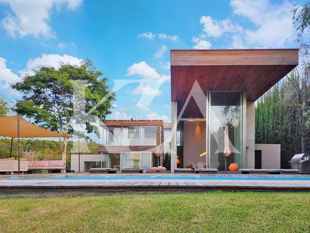 Imagem: A casa em condomínio possui 6 Dormitórios, 6 Suítes, 8