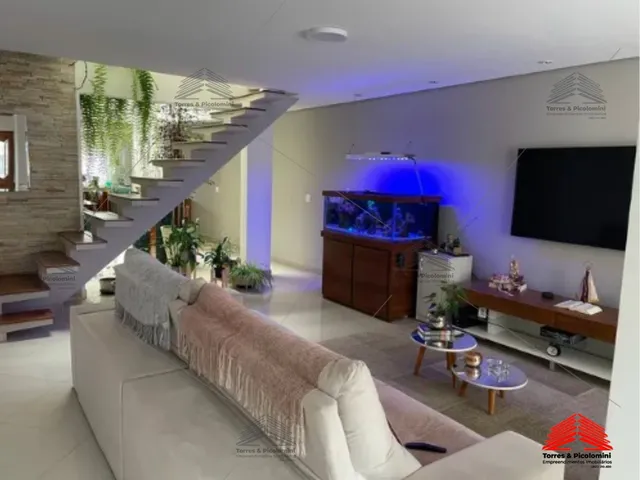 Imagem 3: Sobrado de 256m², a venda em Santo André, com 3 quartos sendo 3 suites, 5 banheiros