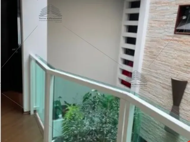 Imagem 8: Sobrado de 256m², a venda em Santo André, com 3 quartos sendo 3 suites, 5 banheiros