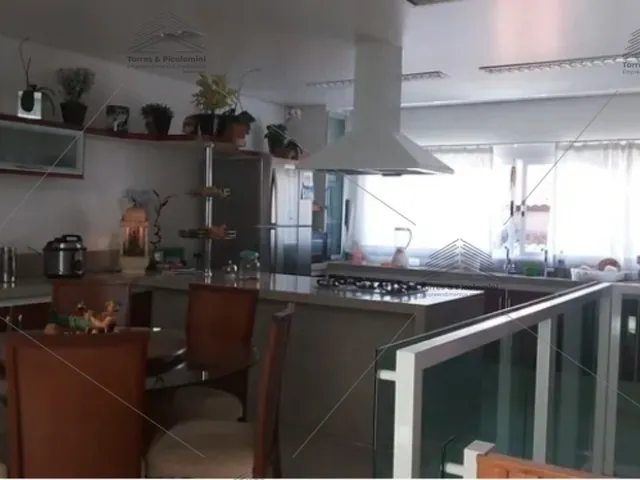 Imagem 6: Sobrado de 256m², a venda em Santo André, com 3 quartos sendo 3 suites, 5 banheiros