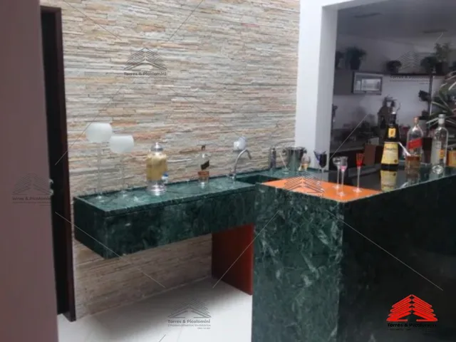 Imagem 9: Sobrado de 256m², a venda em Santo André, com 3 quartos sendo 3 suites, 5 banheiros