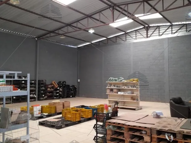 Imagem 16: Chácara À Venda em Jacareí com 7700M² e 1500M² de Área Construída, Possui 2 Casas