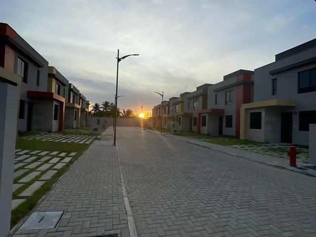 Imagem 2: Casa no Sim, Duplex, 4 Quartos, 2 Suítes, para Venda, no Reserva Lumière, em Feira De