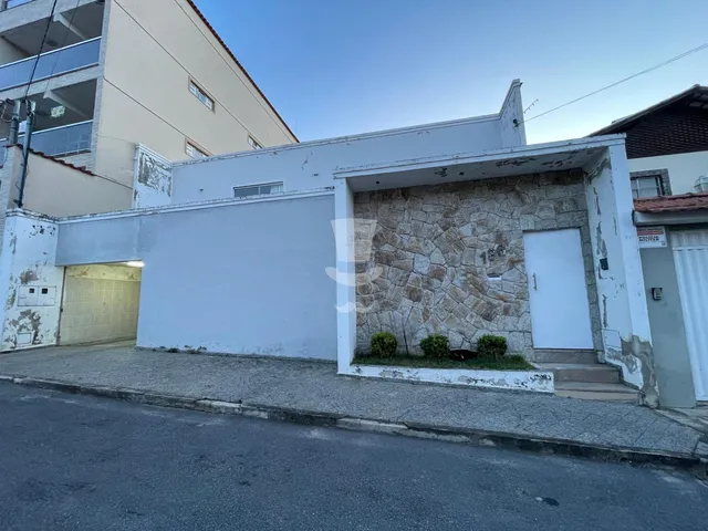 Imagem: 2 Casas À Venda com 7 Quartos, Sendo 01