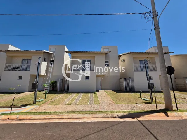 Imagem: A casa possui 3 Dormitórios, 1 Suíte, 2 Vagas na garagem,