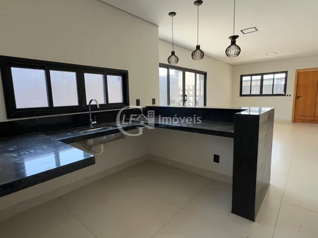 Imagem 7: Casa à venda em Campo Grande-MS, bairro São Francisco: 3 quartos, 1 suíte, 1 sala, 2