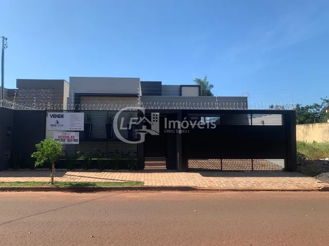 Imagem: A casa possui 3 Dormitórios, 2 Suítes, 2 Banheiros, 9