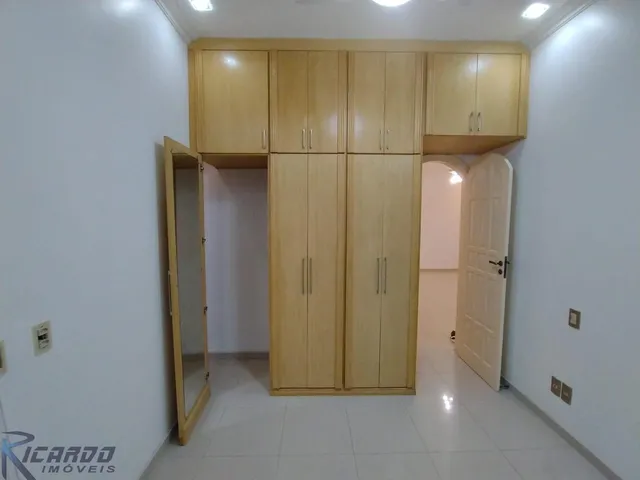 Imagem 13: Casa à venda em Copacabana-RJ, com 2 quartos (1 suíte), cozinha com armários
