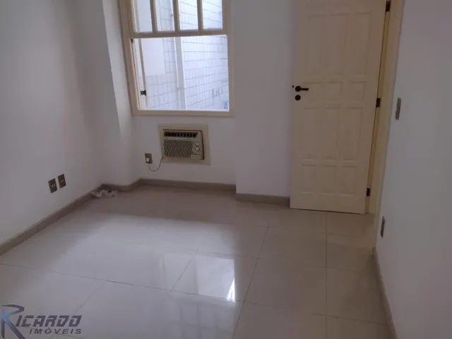Imagem 15: Casa à venda em Copacabana-RJ, com 2 quartos (1 suíte), cozinha com armários