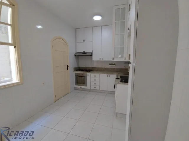 Imagem 10: Casa à venda em Copacabana-RJ, com 2 quartos (1 suíte), cozinha com armários