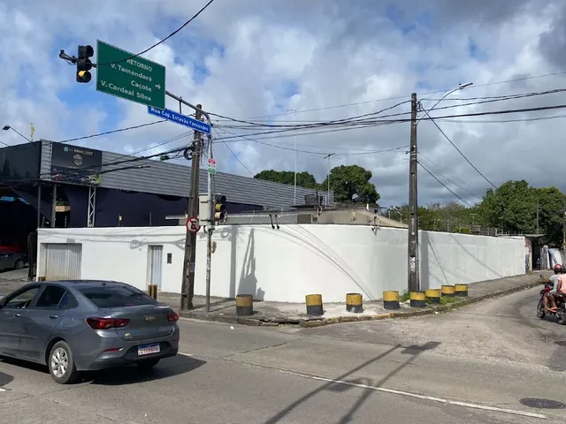 Imagem: A casa possui 4 Dormitórios, 1 Suíte, 3 Banheiros, 4