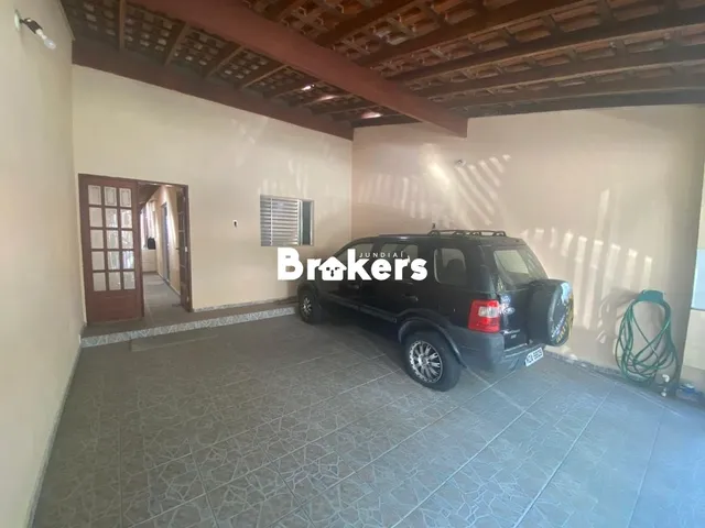 Imagem: A casa possui 2 Dormitórios, 1 Banheiro, 2 Vagas na