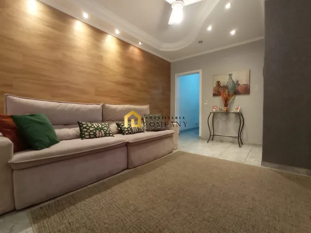 Imagem: A casa possui 3 Dormitórios, 1 Suíte, 2 Banheiros, 2