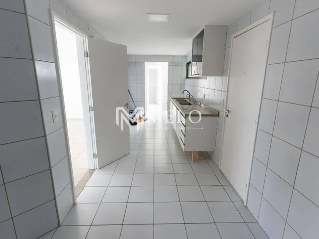 Imagem 11: APTO. 230m2 com 4 suítes sendo 01 suíte master com closet, sala ampla para 04 ambientes