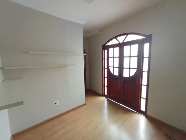 Imagem 5: Casa para Venda em Juiz de Fora, Ipiranga, 4 dormitórios, 1 suíte, 4 banheiros, 1 vaga