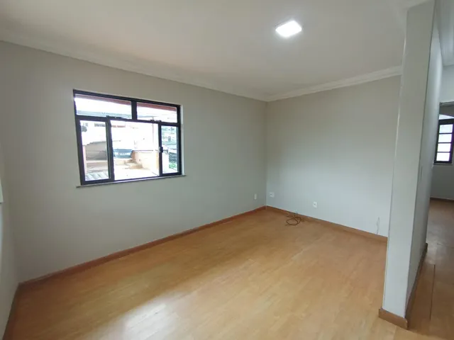 Imagem 9: Casa para Venda em Juiz de Fora, Ipiranga, 4 dormitórios, 1 suíte, 4 banheiros, 1 vaga