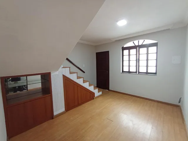 Imagem 13: Casa para Venda em Juiz de Fora, Ipiranga, 4 dormitórios, 1 suíte, 4 banheiros, 1 vaga