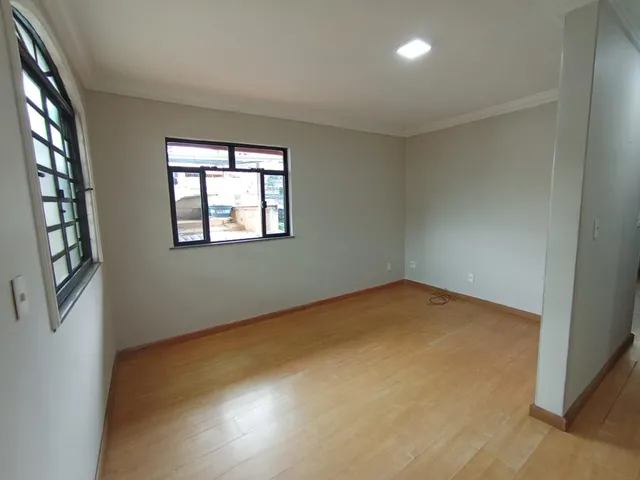 Imagem 15: Casa para Venda em Juiz de Fora, Ipiranga, 4 dormitórios, 1 suíte, 4 banheiros, 1 vaga