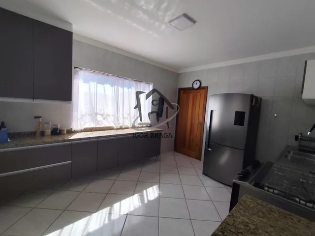 Imagem 2: Casa para Venda em Juiz de Fora, Bairu, 3 dormitórios, 1 suíte, 3 banheiros, 3 vagas