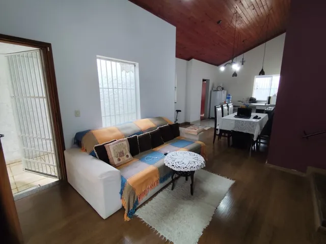 Imagem 8: Casa para Venda em Juiz de Fora, São Pedro, 2 dormitórios, 1 banheiro, 1 vaga