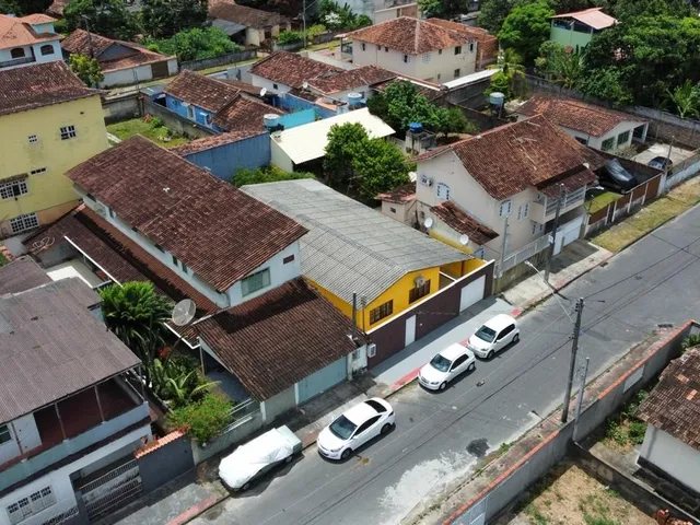 Imagem: A casa possui 6 Dormitórios, 3 Suítes, 5 Banheiros, 4 Vagas