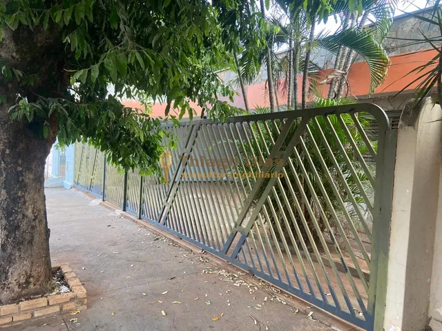 Imagem: A loja possui 3 Dormitórios, 3 Banheiros, 3 Vagas na