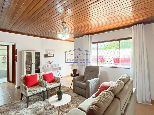 Imagem: Casa à venda em Porto Alegre-RS, bairro