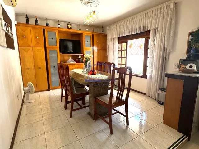 Imagem 3: Casa à venda em Porto Alegre-RS no bairro Cavalhada: 3 quartos, 1 suíte, 4 salas, 4